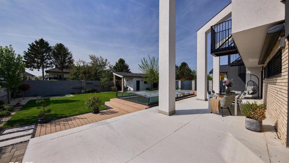 Neibrs | Krásny 5izb. dom, priestranný, krb, vonkajší bazén, krásna záhrada