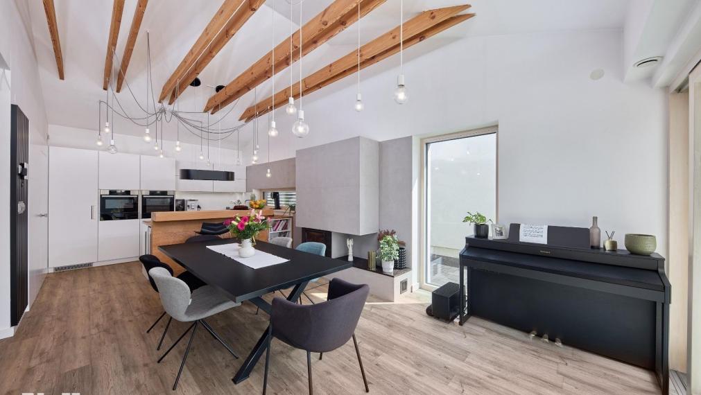 Neibrs | Krásny 5izb. dom, priestranný, krb, vonkajší bazén, krásna záhrada