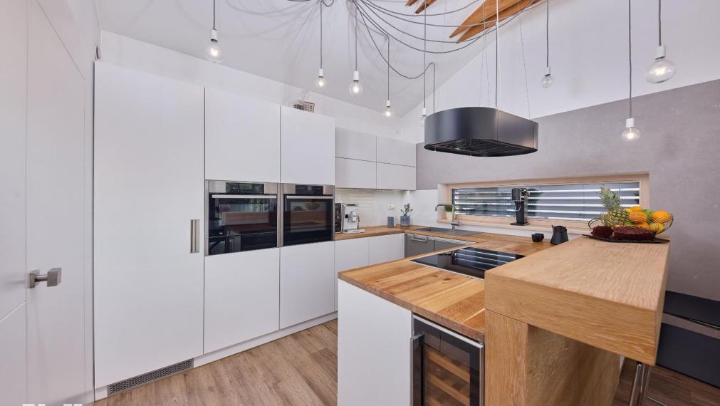 Neibrs | Krásny 5izb. dom, priestranný, krb, vonkajší bazén, krásna záhrada