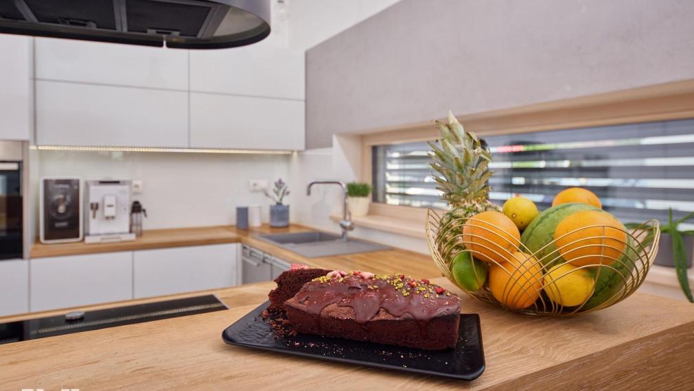 Neibrs | Krásny 5izb. dom, priestranný, krb, vonkajší bazén, krásna záhrada