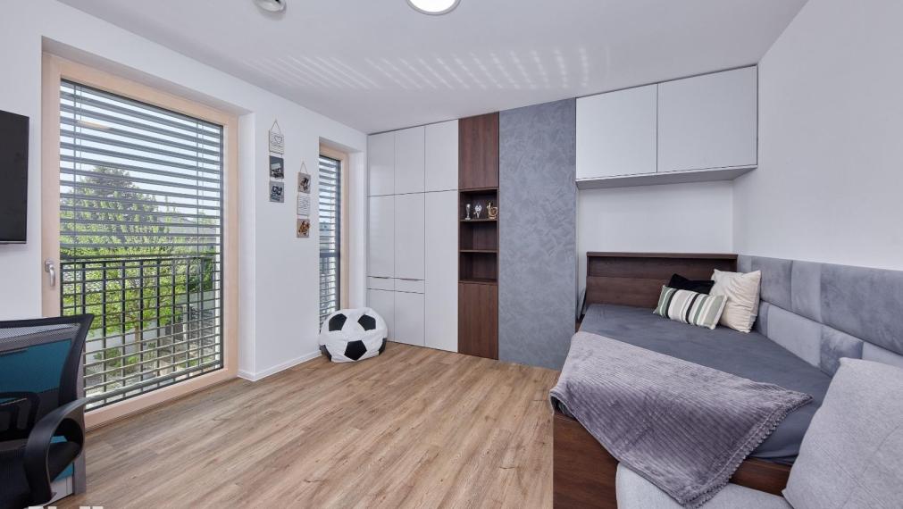 Neibrs | Krásny 5izb. dom, priestranný, krb, vonkajší bazén, krásna záhrada