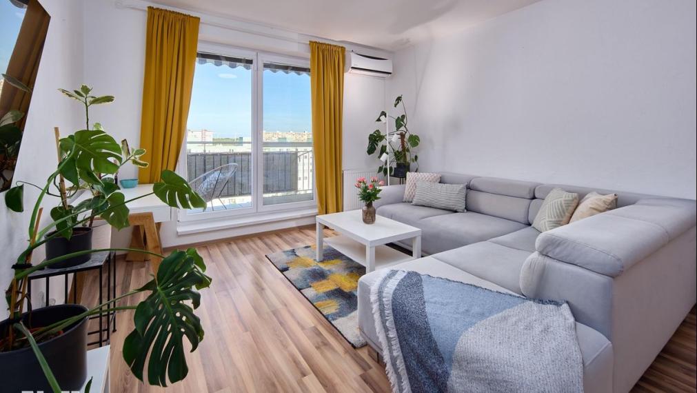 Neibrs | REZERVOVANÉ- 2 izb. byt s balkónom v staršej novostavbe, Budatínska ul. Petržalka