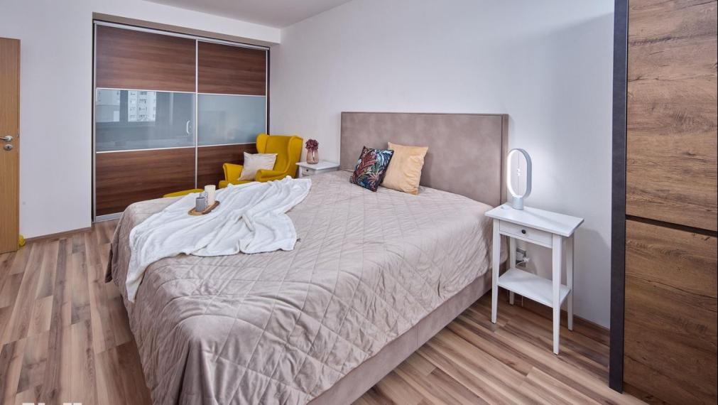 Neibrs | REZERVOVANÉ- 2 izb. byt s balkónom v staršej novostavbe, Budatínska ul. Petržalka