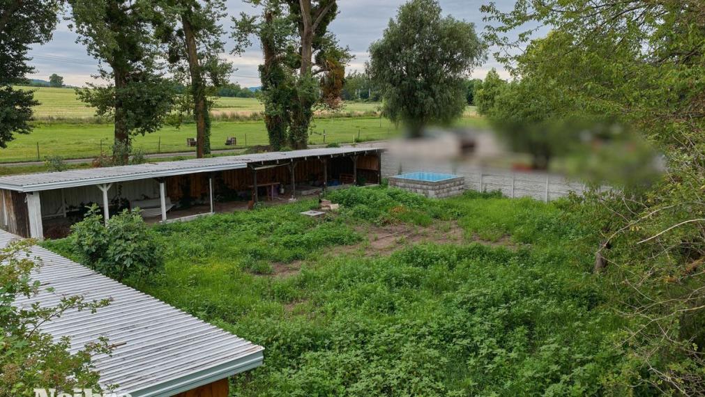 Neibrs | Exkluzívne na predaj pozemok na stavbu rekreačej  chaty, 811m2,  asfaltová prístupová cesta, voda, elektrina, Devínske jazero, Bratislava