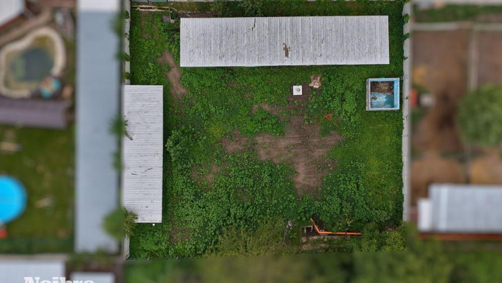 Neibrs | Exkluzívne na predaj pozemok na stavbu rekreačej  chaty, 811m2,  asfaltová prístupová cesta, voda, elektrina, Devínske jazero, Bratislava