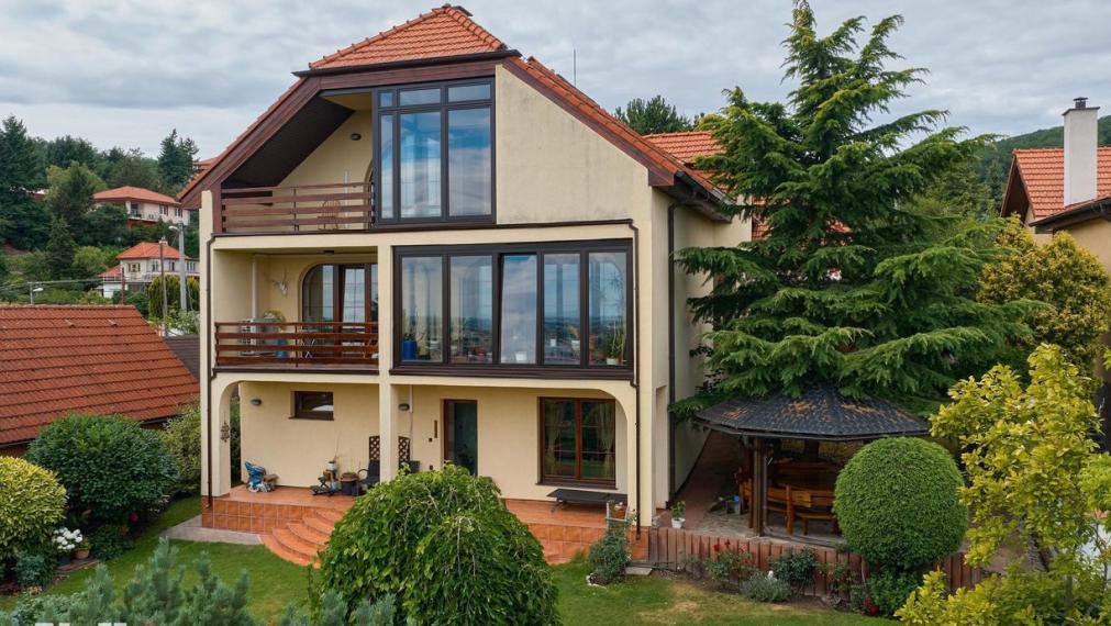 Neibrs | Exkluzívne na predaj luxusná vila s wellness, fitness, záhradou, bazénom, garážou, Chladná ul., Rača, Bartislava III