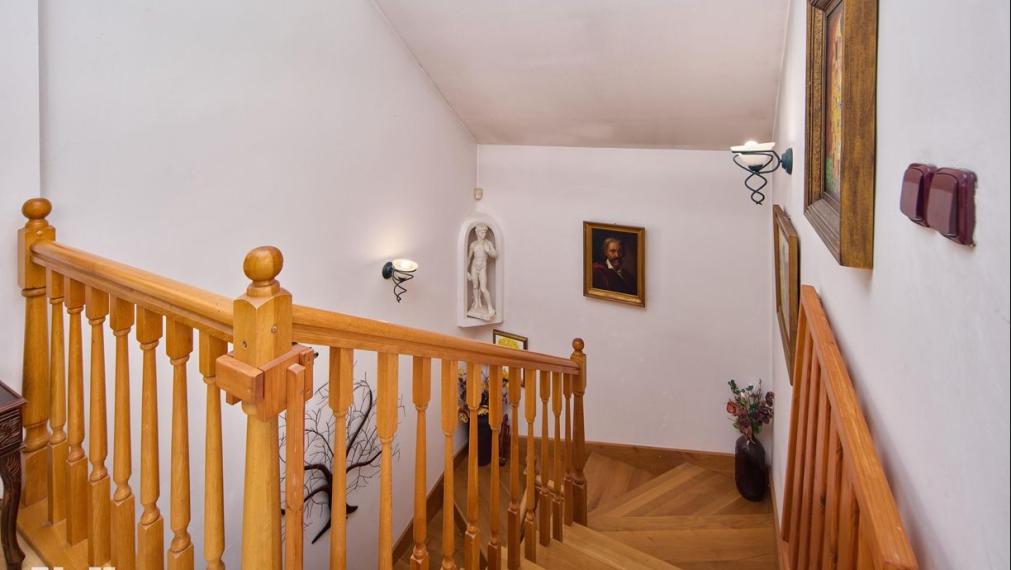 Neibrs | Exkluzívne na predaj luxusná vila s wellness, fitness, záhradou, bazénom, garážou, Chladná ul., Rača, Bartislava III