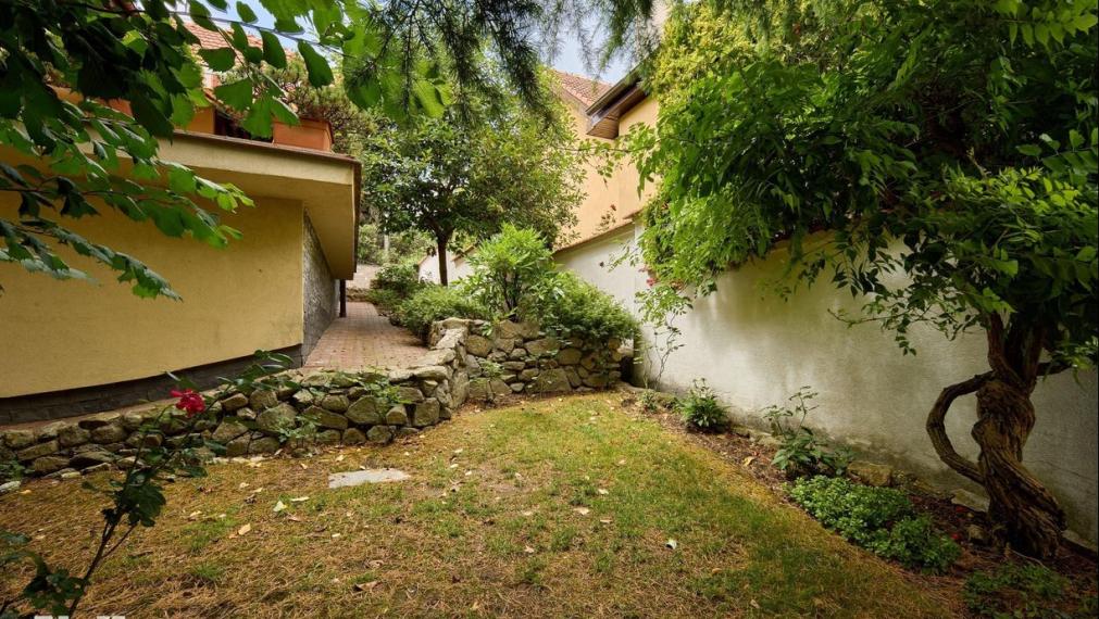 Neibrs | Exkluzívne na predaj luxusná vila s wellness, fitness, záhradou, bazénom, garážou, Chladná ul., Rača, Bartislava III