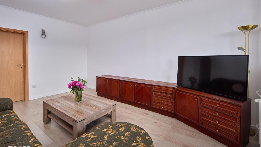 Neibrs | 4 izb. byt s loggiou na Nejedlého ul. v Dúbravke