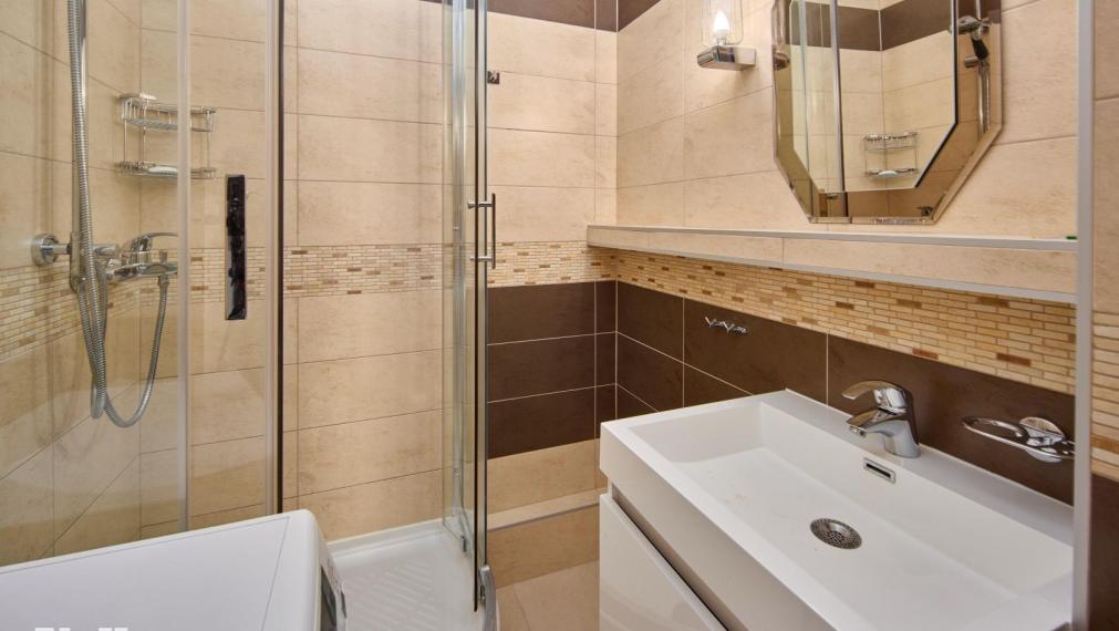 Neibrs | 4 izb. byt s loggiou na Nejedlého ul. v Dúbravke