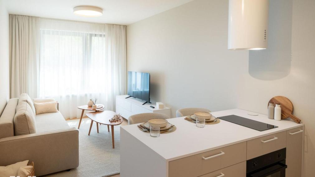 Neibrs|  Zariadená garsónka so šatníkom, úplne nová, vrátane energií a internetu