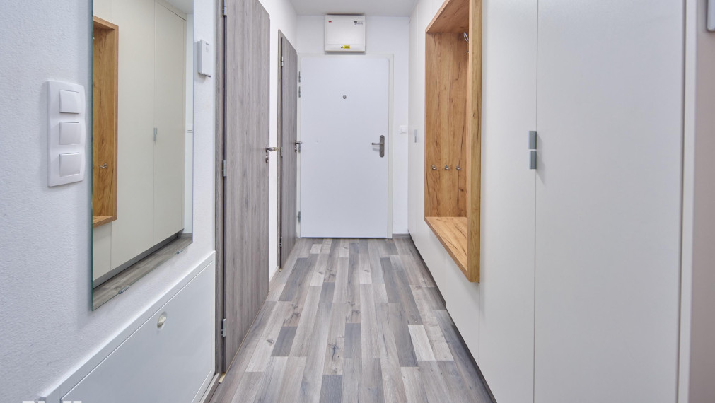 Neibrs | 3 izbový byt s balkónom (10m²) a garážovým parkovacím miestom v projekte Matadorka