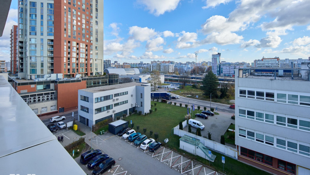 Neibrs | 3 izbový byt s balkónom (10m²) a garážovým parkovacím miestom v projekte Matadorka