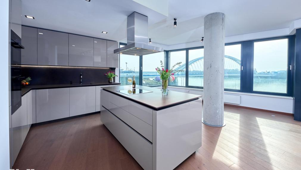 Neibrs | Eurovea Riverside | Prenájom luxusného 4- izbového bytu, 2x parking, 2x pivničná kobka