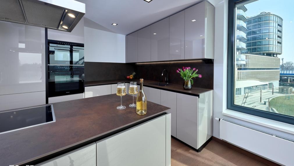 Neibrs | Eurovea Riverside | Prenájom luxusného 4- izbového bytu, 2x parking, 2x pivničná kobka