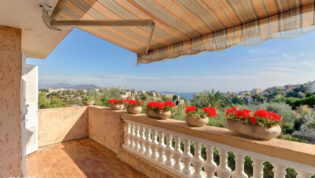 Neibrs | Na predaj tradičný provensálsky 3i byt, 78.5m2 s bazénom a výhľadom na more, Nice-Fabron, Francúzsko