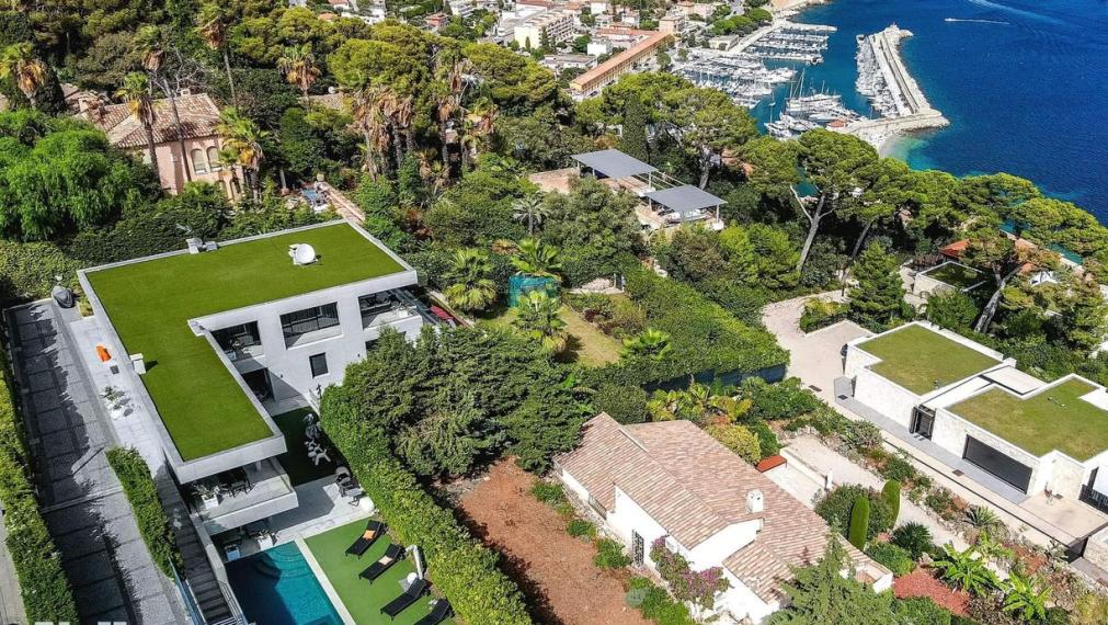 Neibrs | Na predaj nádherná vila pri mori v exkluzívnej lokalite, pozemok 1600 m2, bazén, garáž, parkovisko, Nice, Francúzsko