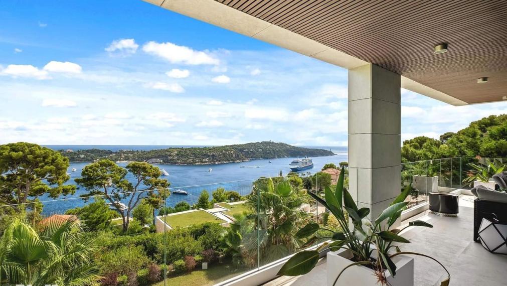 Neibrs | Na predaj nádherná vila pri mori v exkluzívnej lokalite, pozemok 1600 m2, bazén, garáž, parkovisko, Nice, Francúzsko