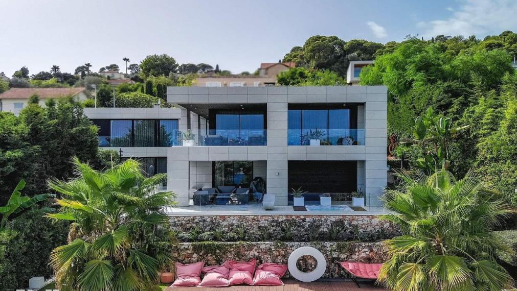 Neibrs | Na predaj nádherná vila pri mori v exkluzívnej lokalite, pozemok 1600 m2, bazén, garáž, parkovisko, Nice, Francúzsko