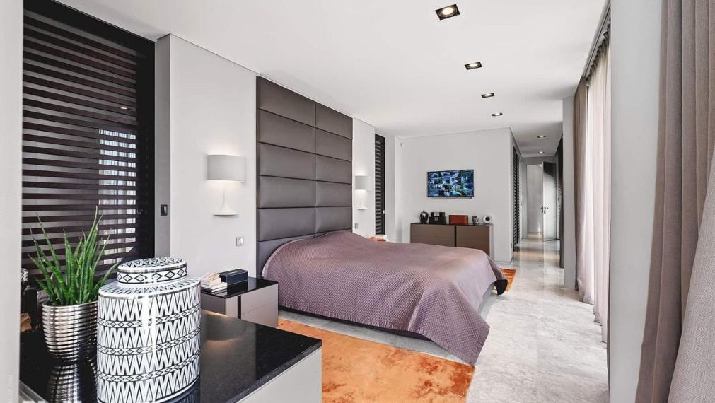 Neibrs | Na predaj nádherná vila pri mori v exkluzívnej lokalite, pozemok 1600 m2, bazén, garáž, parkovisko, Nice, Francúzsko