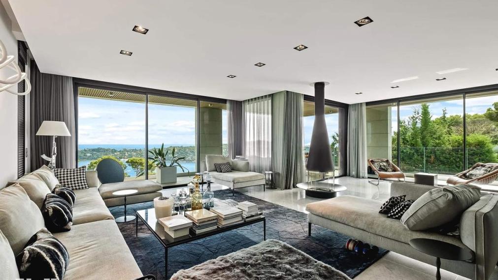 Neibrs | Na predaj nádherná vila pri mori v exkluzívnej lokalite, pozemok 1600 m2, bazén, garáž, parkovisko, Nice, Francúzsko