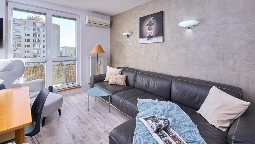 Neibrs | 3,5 izb.byt, Teplická ulica, 80 m2 plus zasklená loggia a balkón 