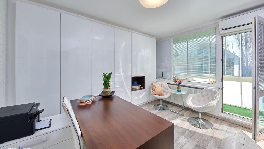 Neibrs | 3,5 izb.byt, Teplická ulica, 80 m2 plus zasklená loggia a balkón 