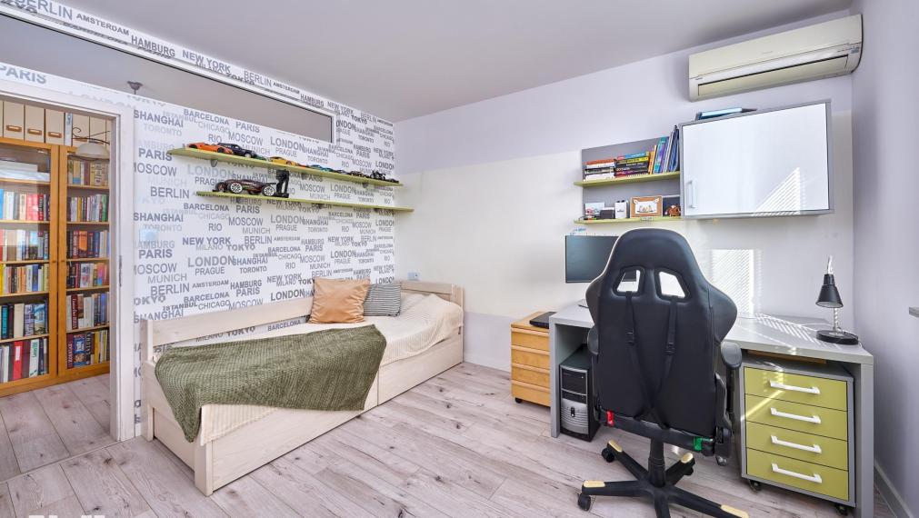 Neibrs | 3,5 izb.byt, Teplická ulica, 80 m2 plus zasklená loggia a balkón 