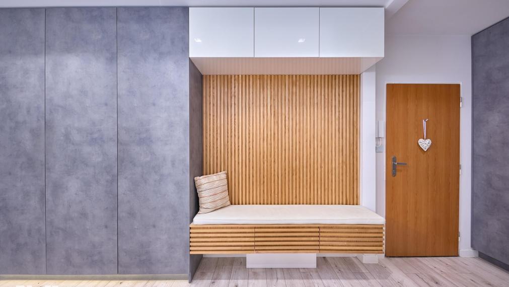 Neibrs | 3,5 izb.byt, Teplická ulica, 80 m2 plus zasklená loggia a balkón 