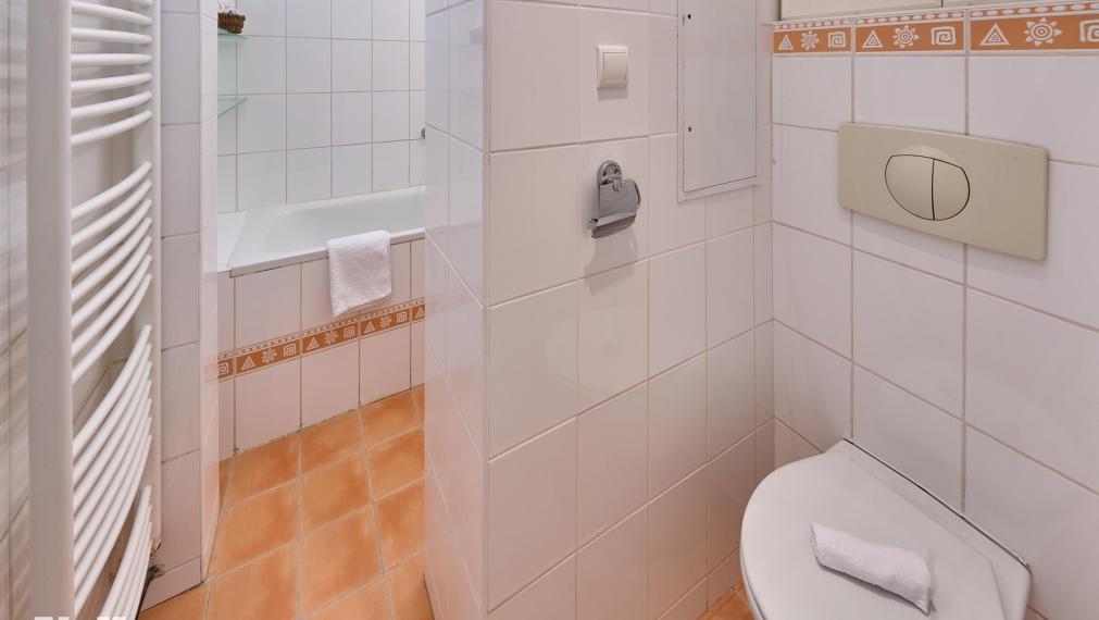 Neibrs | 3,5 izb.byt, Teplická ulica, 80 m2 plus zasklená loggia a balkón 