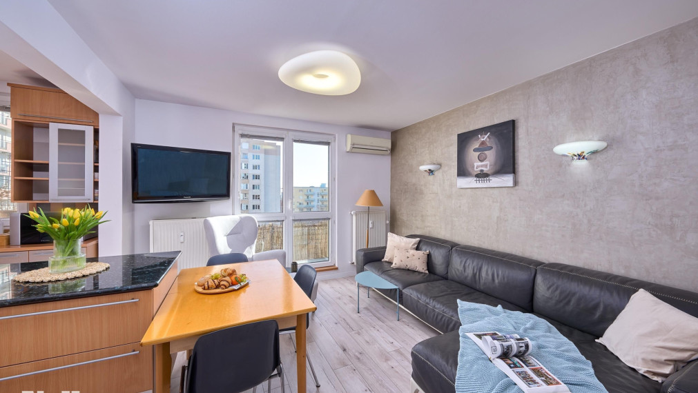 Neibrs | REZERVOVANÉ- 3,5 izb.byt, Teplická ulica, 80 m2 plus zasklená loggia a balkón 