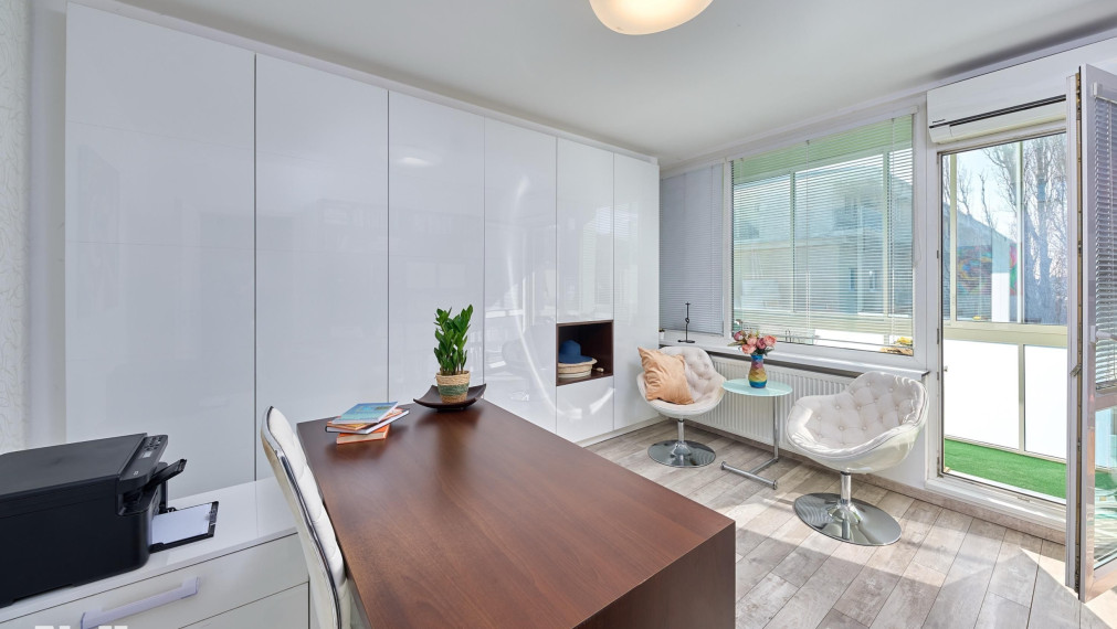 Neibrs | REZERVOVANÉ- 3,5 izb.byt, Teplická ulica, 80 m2 plus zasklená loggia a balkón 