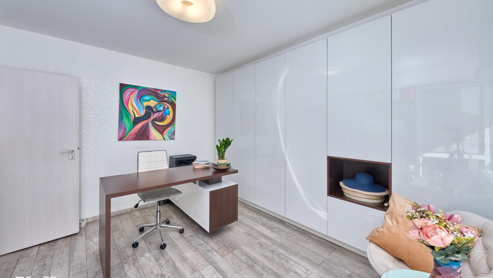 Neibrs | REZERVOVANÉ- 3,5 izb.byt, Teplická ulica, 80 m2 plus zasklená loggia a balkón 