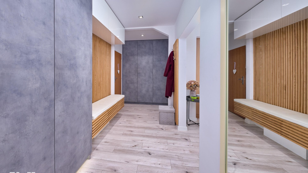 Neibrs | REZERVOVANÉ- 3,5 izb.byt, Teplická ulica, 80 m2 plus zasklená loggia a balkón 