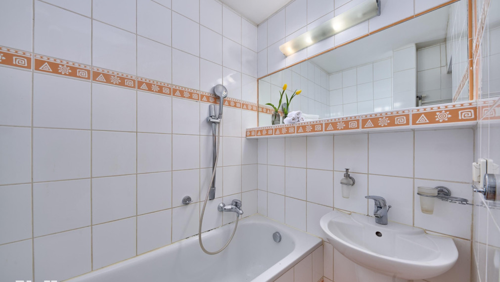 Neibrs | REZERVOVANÉ- 3,5 izb.byt, Teplická ulica, 80 m2 plus zasklená loggia a balkón 