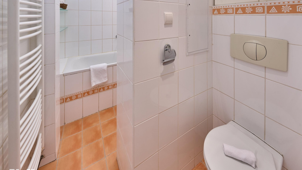 Neibrs | REZERVOVANÉ- 3,5 izb.byt, Teplická ulica, 80 m2 plus zasklená loggia a balkón 