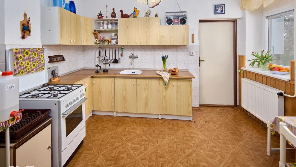 Neibrs | Na predaj 5izb RD s príslušenstvom, stodolou, kanalizácia, s veľkým pozemkom 2549 m2