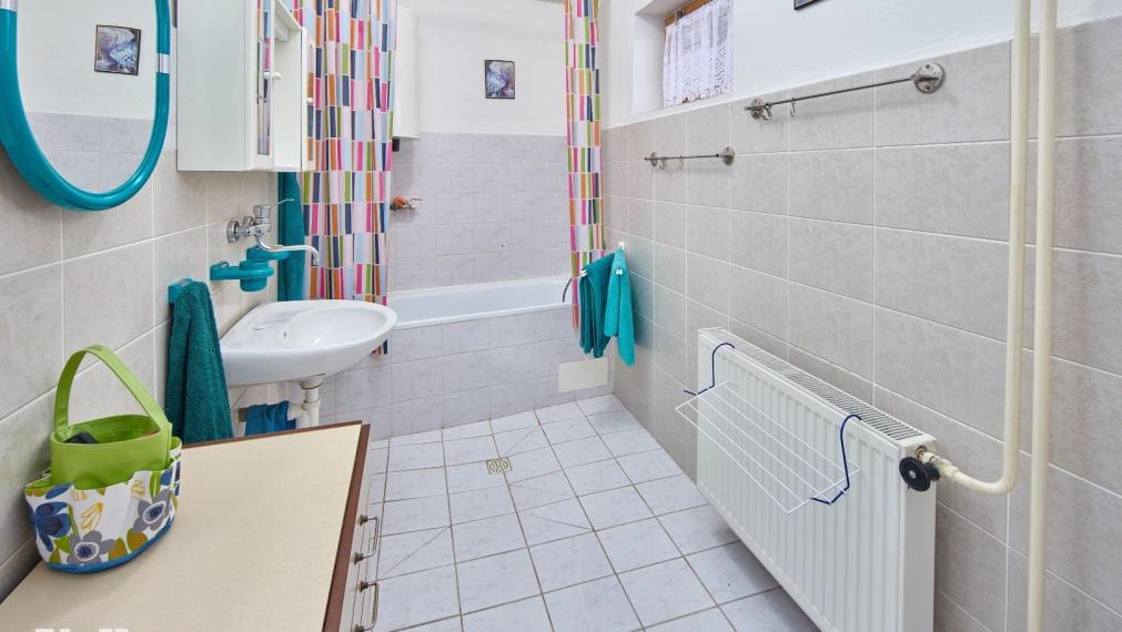 Neibrs | Na predaj 5izb RD s príslušenstvom, stodolou, kanalizácia, s veľkým pozemkom 2549 m2