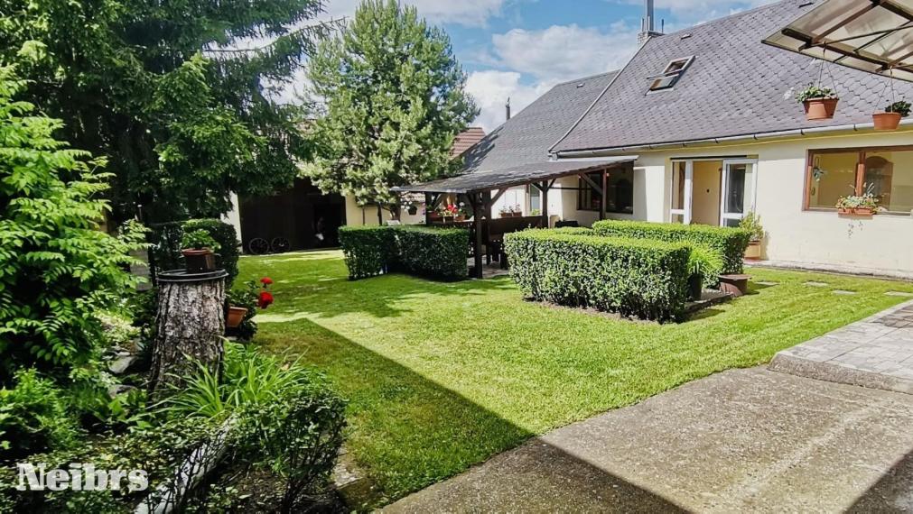 Neibrs | Na predaj 5izb RD s príslušenstvom, stodolou, kanalizácia, s veľkým pozemkom 2549 m2