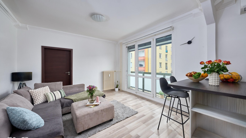 Neibrs | REZERVOVANÝ -2,5 izb. byt oproti Figaru,čiastočná rekonštrukcia, loggia aj balkón