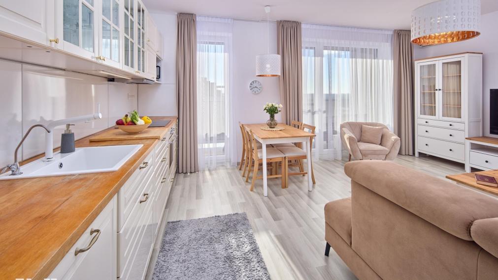 Neibrs | 3 izbový svetlý byt s balkónom (8m2) a parkovacím miestom