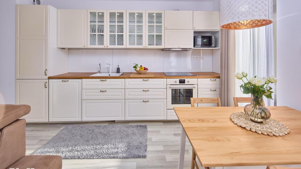 Neibrs | 3 izbový svetlý byt s balkónom (8m2) a parkovacím miestom