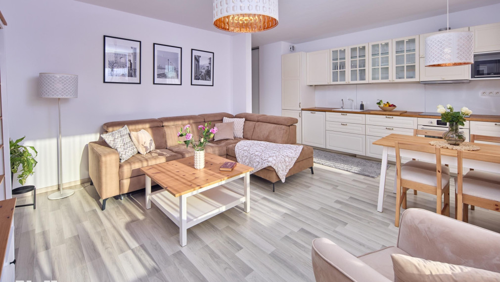 Neibrs | 3 izbový svetlý byt s balkónom (8m2) a parkovacím miestom