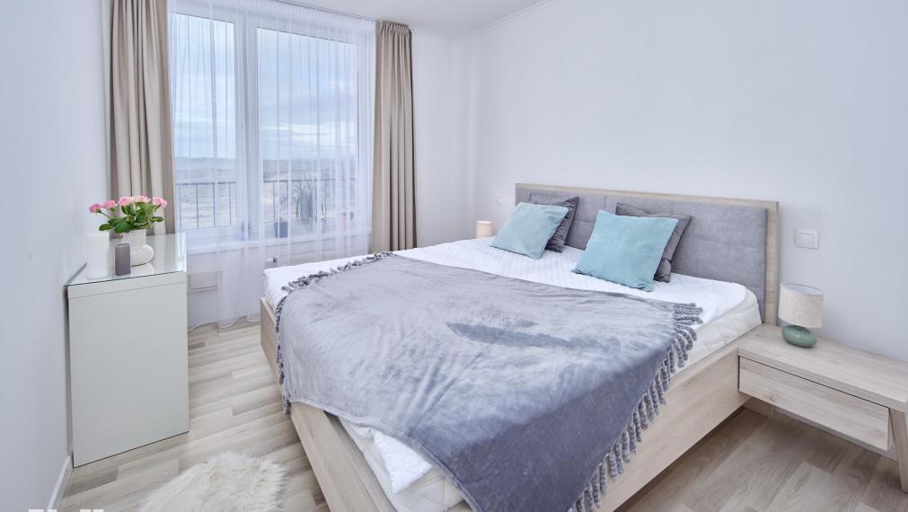 Neibrs | 3 izbový svetlý byt s balkónom (8m2) a parkovacím miestom