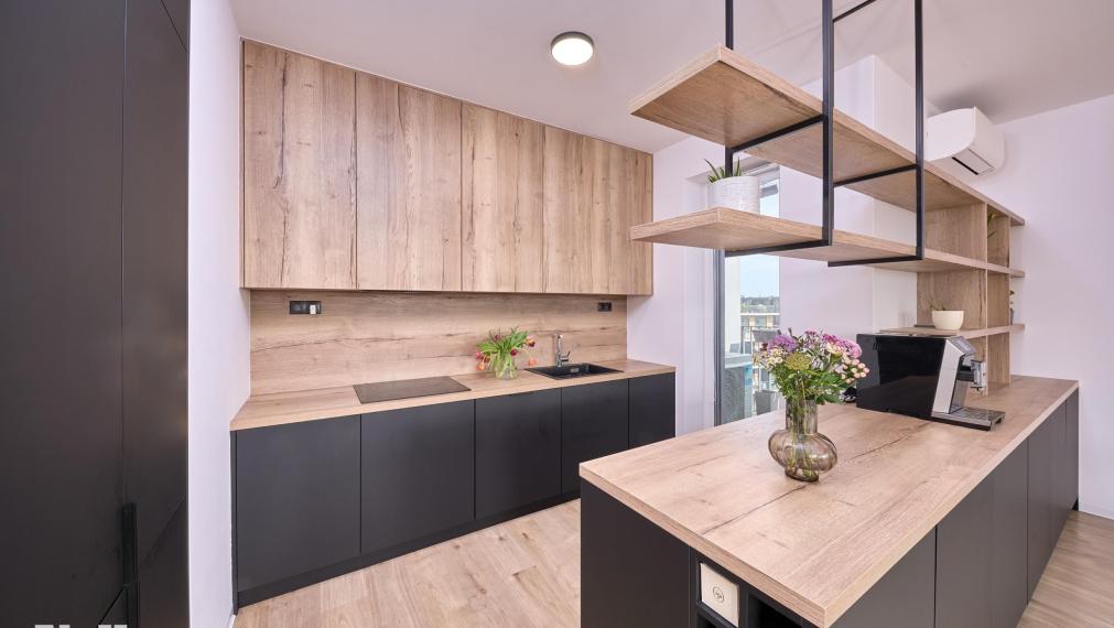 Neibrs |  4 - izbový priestranný byt na najvyššom poschodí v projekte Slnečnice – Viladomy.  