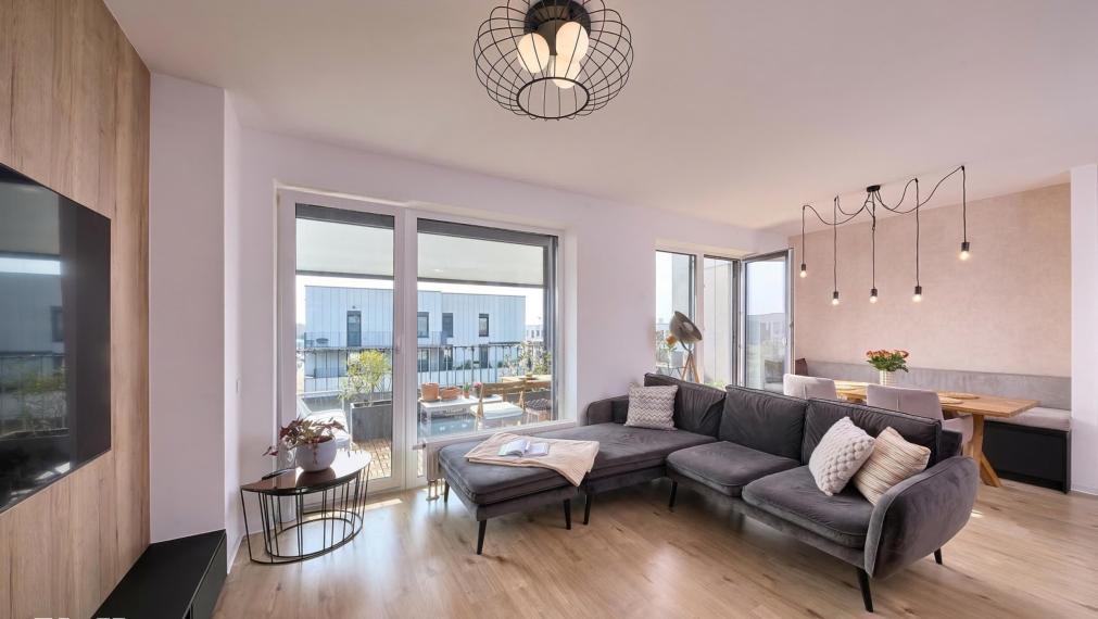 Neibrs |  4 - izbový priestranný byt na najvyššom poschodí v projekte Slnečnice – Viladomy.  