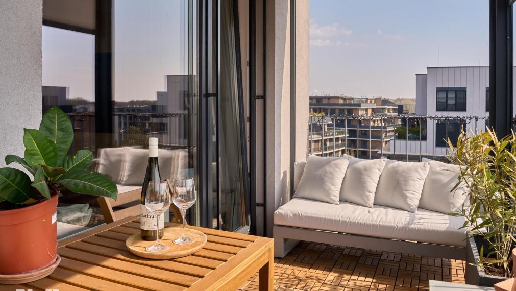 Neibrs |  4 - izbový priestranný byt na najvyššom poschodí v projekte Slnečnice – Viladomy.  