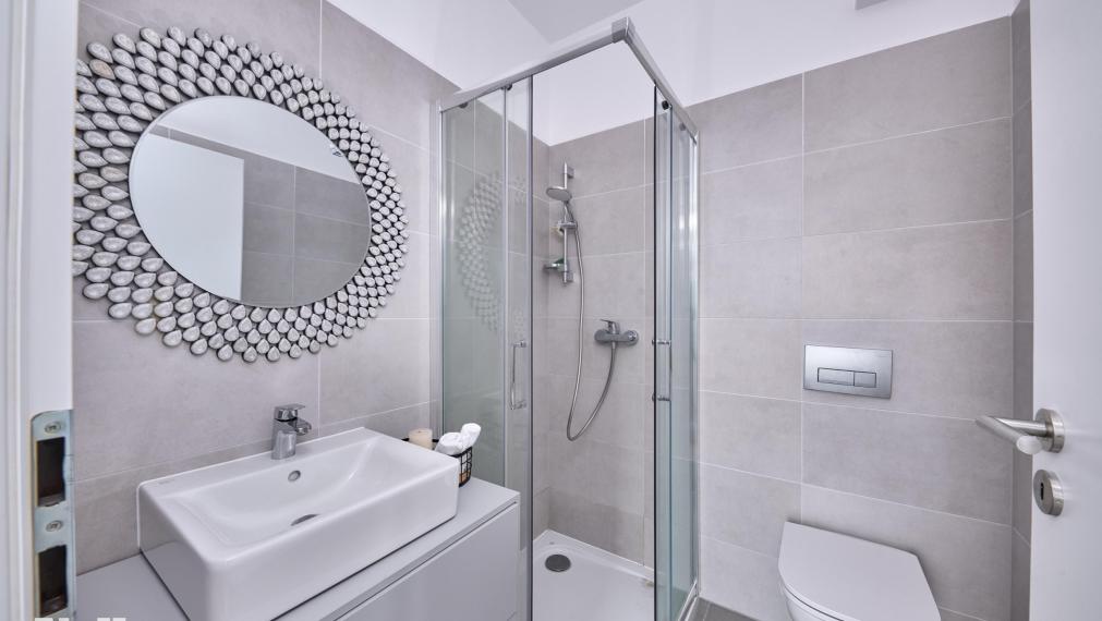 Neibrs |  4 - izbový priestranný byt na najvyššom poschodí v projekte Slnečnice – Viladomy.  