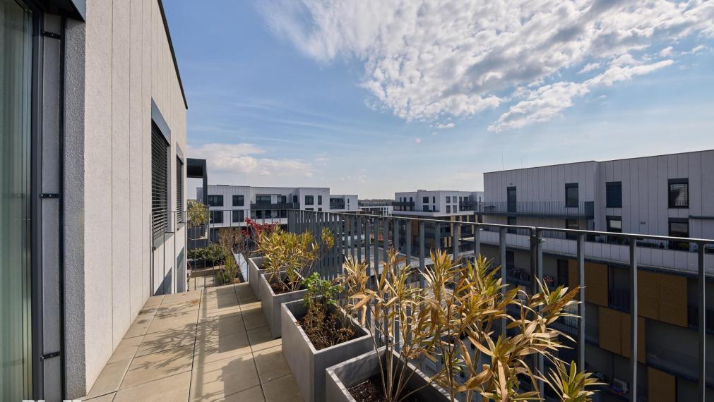 Neibrs |  4 - izbový priestranný byt na najvyššom poschodí v projekte Slnečnice – Viladomy.  