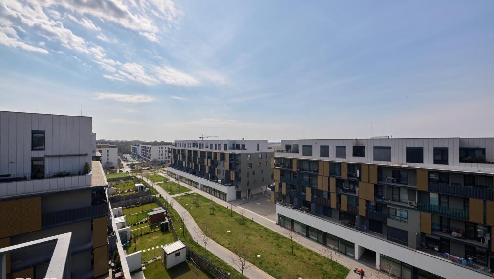 Neibrs |  4 - izbový priestranný byt na najvyššom poschodí v projekte Slnečnice – Viladomy.  